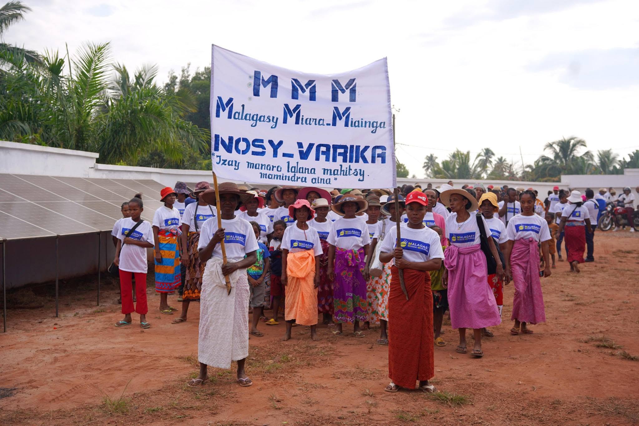Mpikatroka sy solontenan'ny distrika telo ao Vatovavy nandritra ny Fikaonandohan'ny Antoko MMM tao Mananjary.