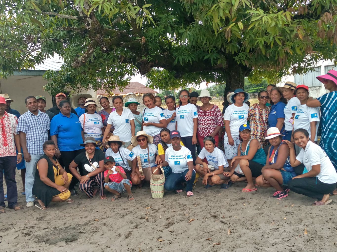 fidinana ifotony sy fihaonana nataon'ny Fikambanana Vehivavy Malagasy Miara-Miainga, tany amin'ny Faritra Atsinanana