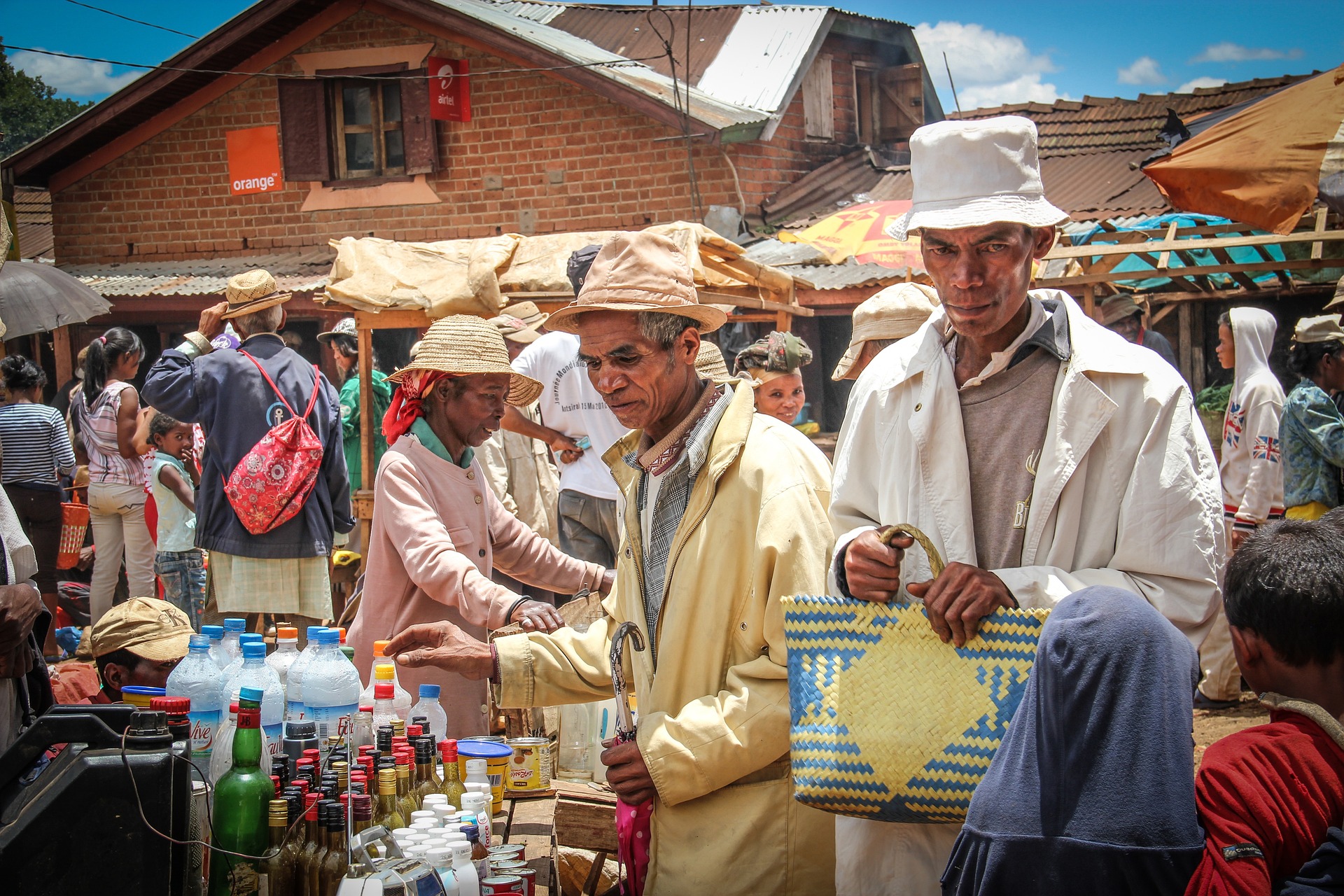 Échange de proximité avec des citoyens à Madagascar